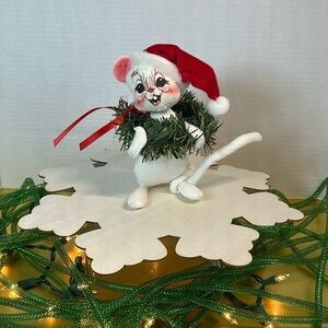 Annalee Christmas Mouse with wreath